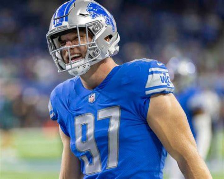 Aidan Hutchinson contract, salary and net worth explored 1 aidan hut