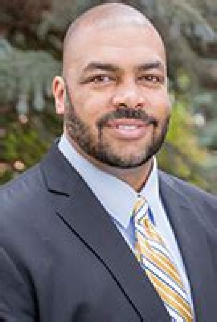 Dr. Joshua Mackey, MD – Elgin, IA