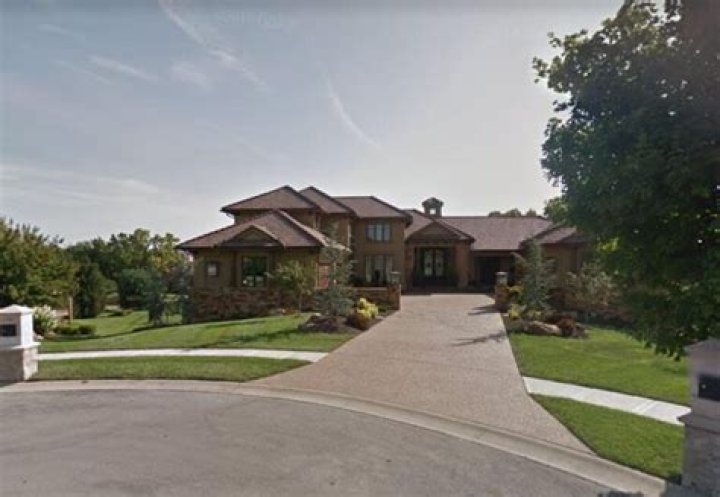 Frank Clark house: Where does Frank Clark live? 2 Frank Clark house