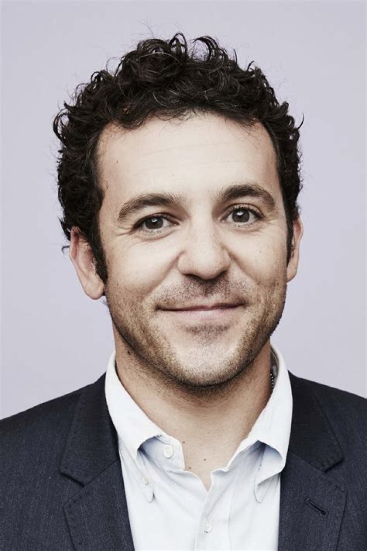 Fred Savage house: Where does Fred Savage live? 1 Frederick Aaron Savage