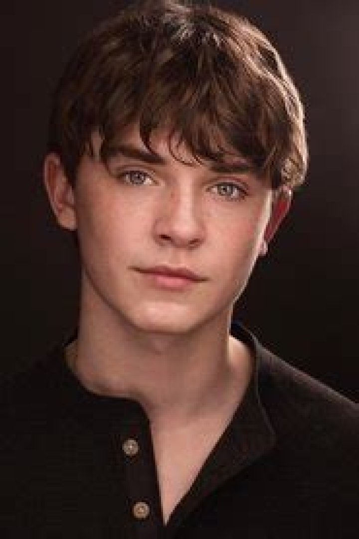 How Old is Cameron Mann Actor? Age Revealed