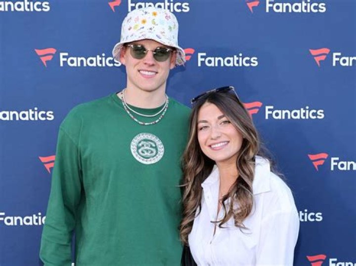 Joe Burrow girlfriend: Is Joe Burrow dating? Meet Olivia Holzmacher 1 Olivia Holzmacher