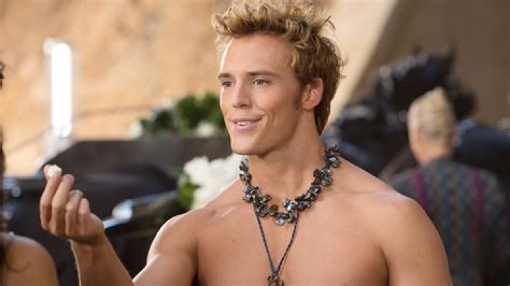 Sam Claflin Sam Claflin