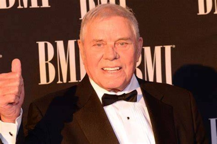 When did Tom T. Hall pass away? 1 Tom T. Hall cause of death revealed