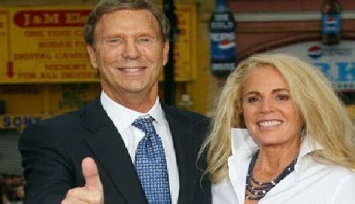Who is Bob Einstein wife Roberta Einstein?